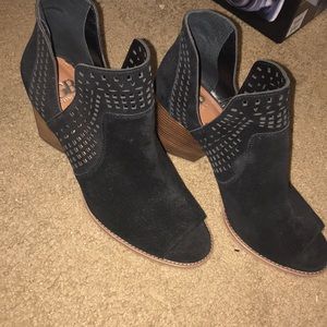 Open toed shoes
